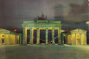 Brandenburger Tor - Berlin DDR.jpg