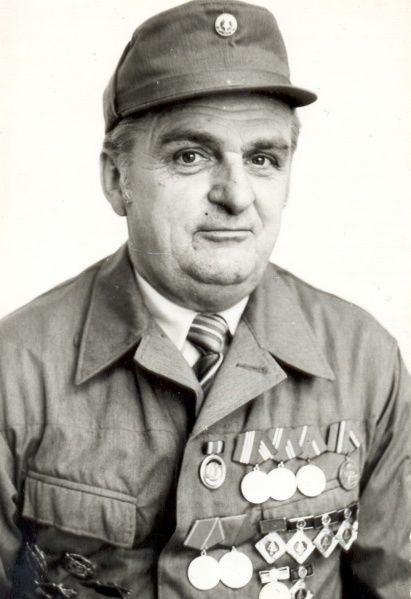 Datei:Bei der Kampfgruppe.jpg