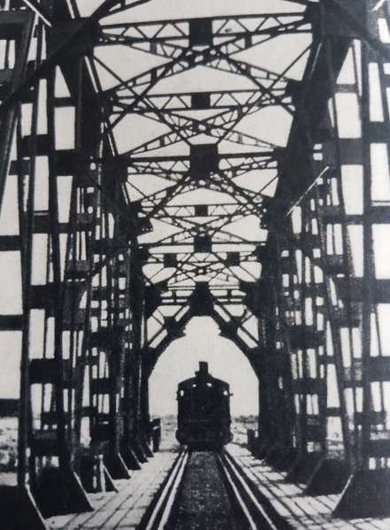 Datei:Züge - Erdöl und Getreide.jpg