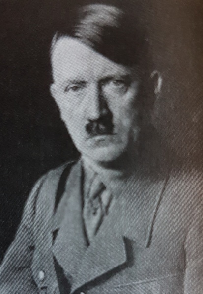Datei:Adolf Hitler Portrait cc.jpg
