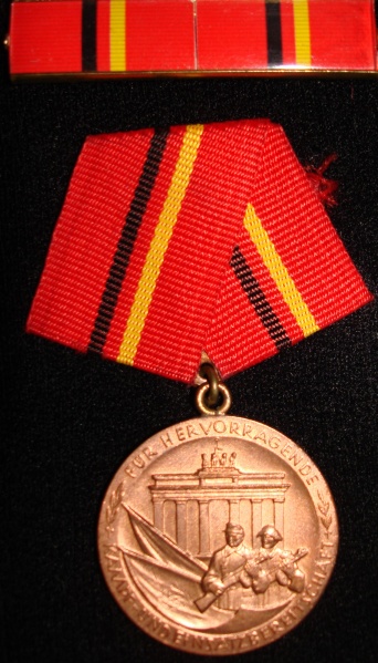 Datei:Für hervorragende Kampf- und Einsatzbereitschaft 3.JPG