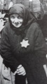 Alte jüdische Frau mit dem Davidstern 1941.jpg