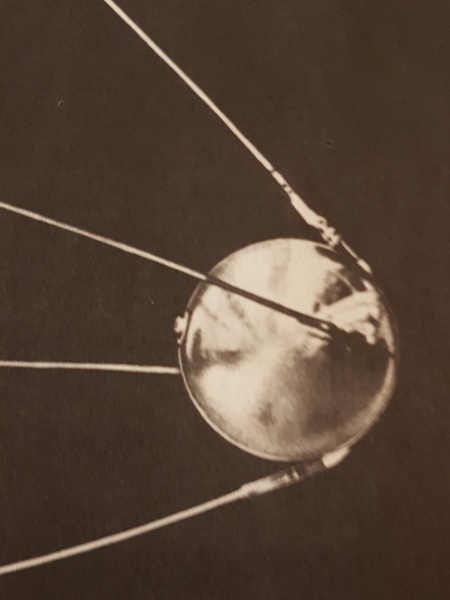 Datei:Sputnik 1 - künstlicher Satellit.jpg