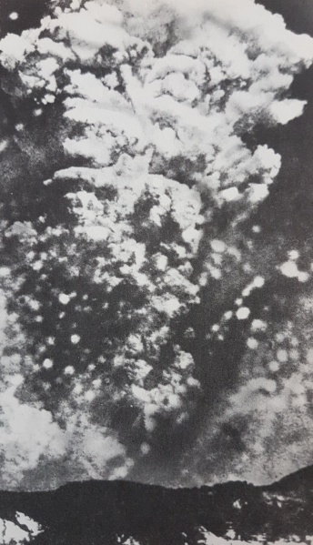 Datei:USA - Atombombe - Explosionswolke.jpg