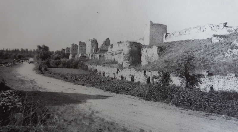 Datei:Stadtmauern von Konstantinopel.jpg