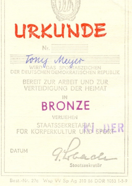 Datei:Sportabzeichen der DDR in Bronze.jpg
