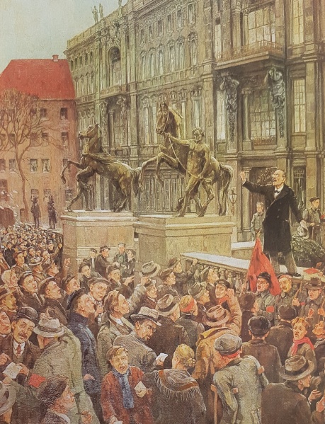 Datei:Liebknecht bei einer Ansprache vor dem Berliner Schloss.jpg