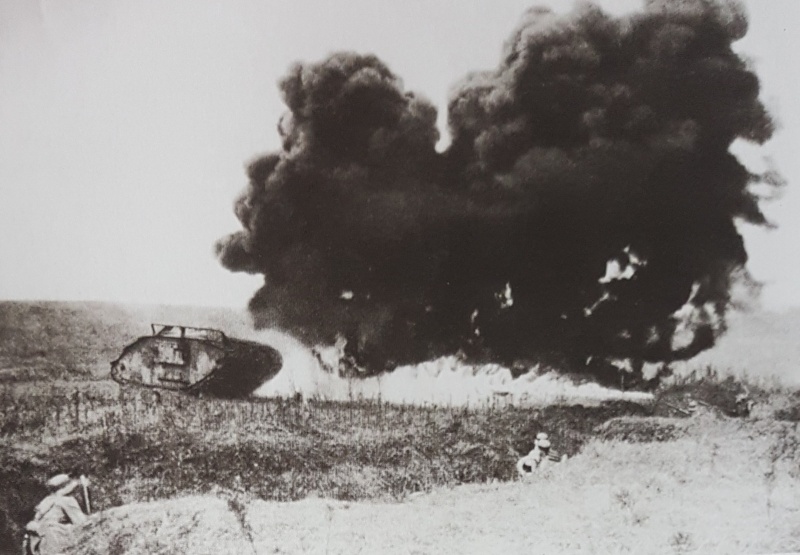 Datei:Tankbekämpfung mit Flammenwerfern.jpg