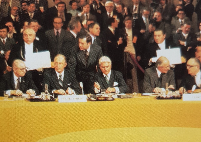 Datei:Waffenstillstand in Paris 1973.jpg