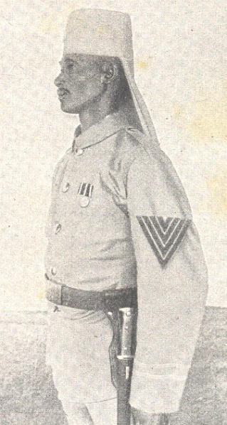 Datei:Schwarzer Feldwebel Schutztruppe Deutsch-Ostafrika.jpg