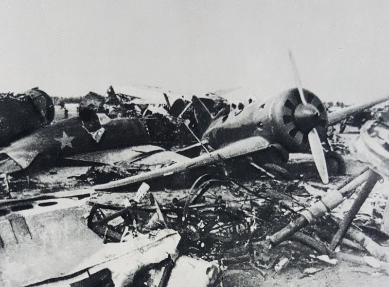 Datei:Zerstörung - Sowjetische Luftwaffe.jpg
