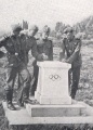 SS-Männer der Leibstandarte Adolf Hitler im olympischen Hain Griechenland 1941.jpg